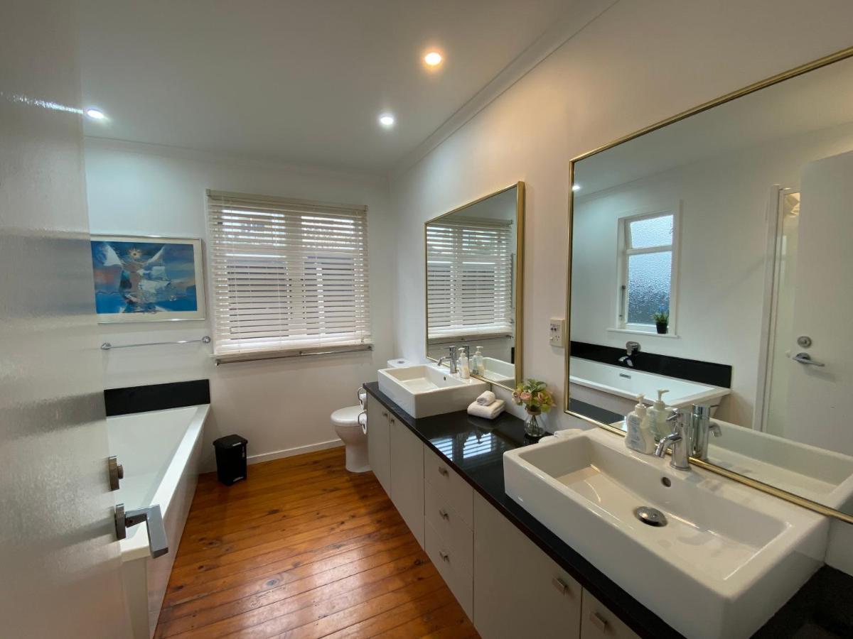 Ocean Front East End Beach House New Plymouth Buitenkant foto