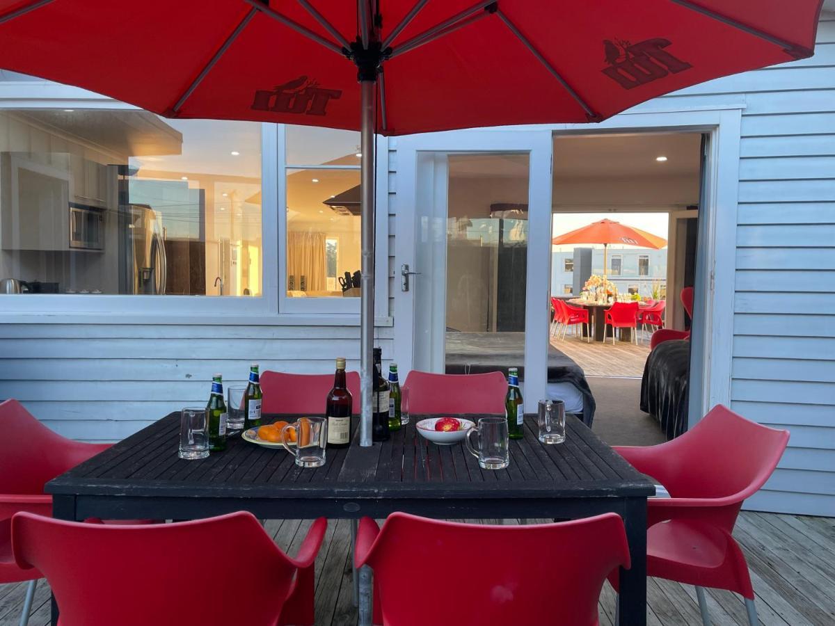Ocean Front East End Beach House New Plymouth Buitenkant foto