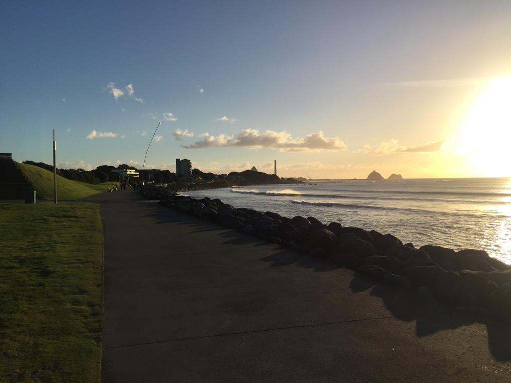 Ocean Front East End Beach House New Plymouth Buitenkant foto