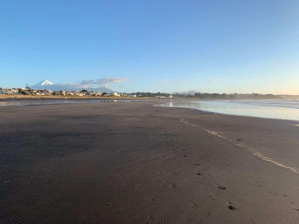 Ocean Front East End Beach House New Plymouth Buitenkant foto